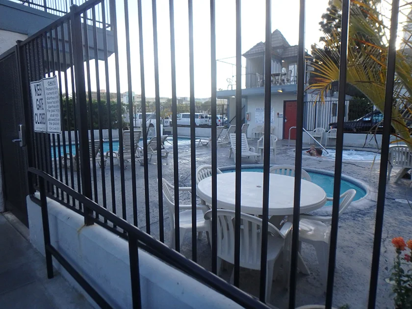 [LAからメキシコクルーズ＆ディズニーランド旅行記63] ディズニーグッドネイバーホテル・Castle Inn And Suites