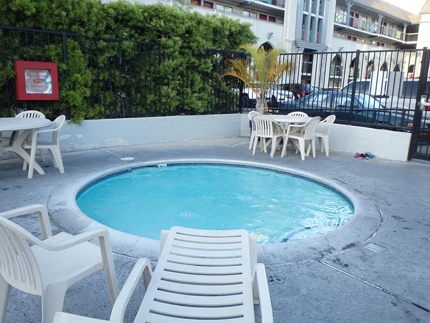 [LAからメキシコクルーズ＆ディズニーランド旅行記63] ディズニーグッドネイバーホテル・Castle Inn And Suites