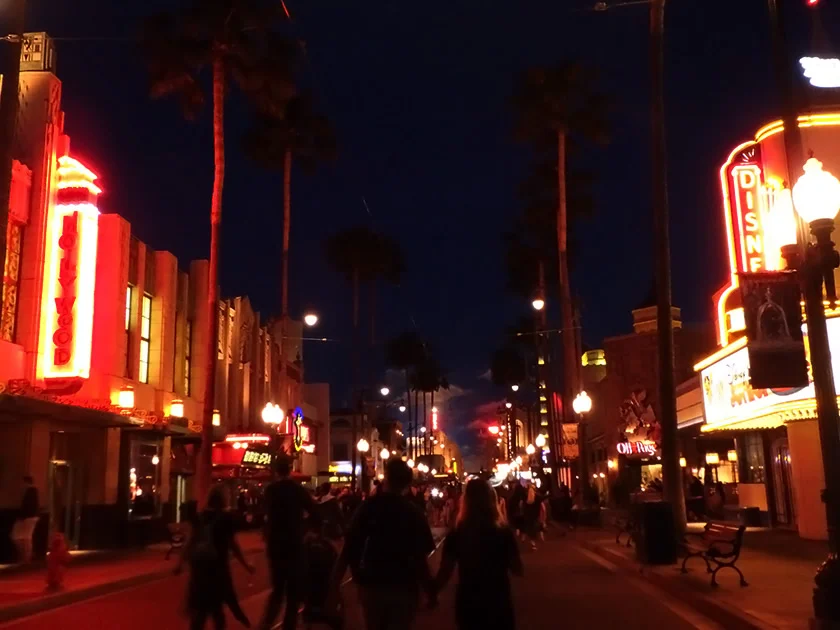 [LAからメキシコクルーズ＆ディズニーランド旅行記64] タコスを食べて夜のディズニーへGO!