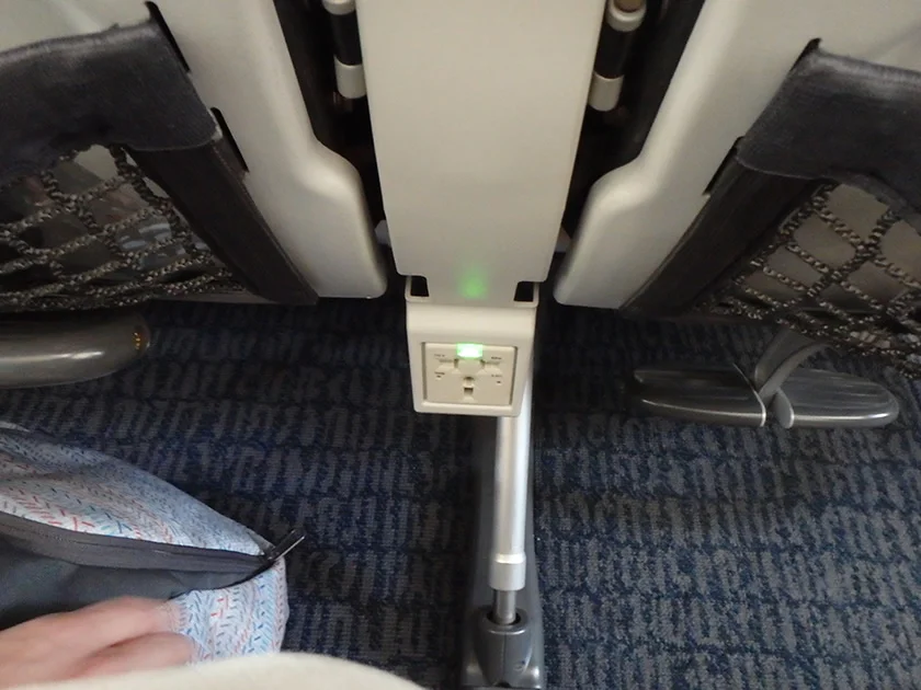 [LAからメキシコクルーズ＆ディズニーランド旅行記69] 中国国際航空 CA888便(B787-9)の機内の様子と機内食