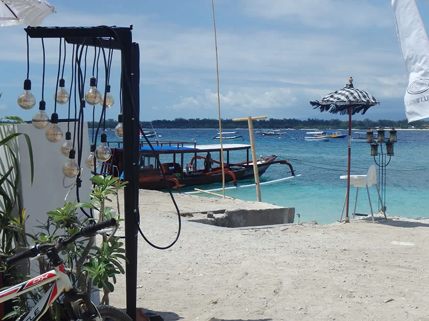 [インドネシアのパリピ秘境・ギリ島旅行記30] ギリ・トラワンガン島のパン屋さん(カフェ)