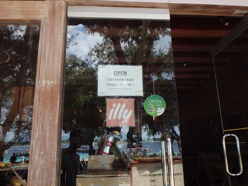[インドネシアのパリピ秘境・ギリ島旅行記30] ギリ・トラワンガン島のパン屋さん(カフェ)