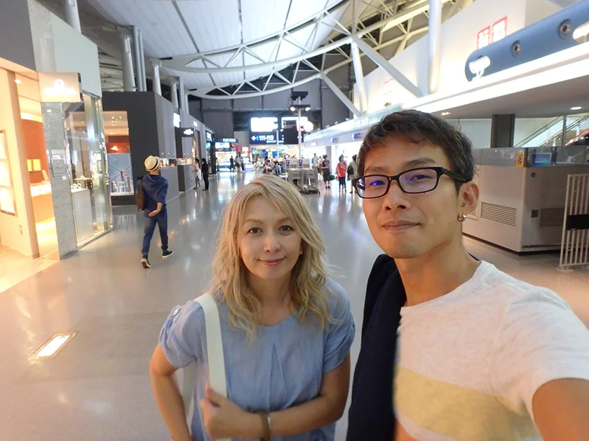 [エアアジアで行く激安ハワイ旅行記6] エアアジアXのCEO「ベンジャミン・イスマイル」さんとミヅキの2ショット・・・なんかペアルックみたいやん・・・。