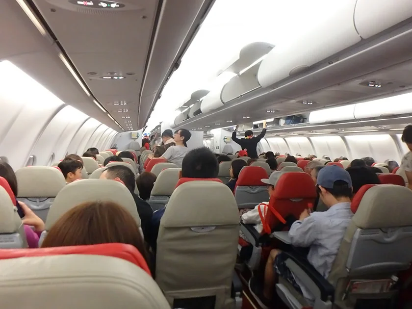 【LCCエアアジアでハワイ！初就航便で格安ハワイ旅行記 ブログ 07】エアアジアX・ハワイ線の機内の座席の様子レポート。