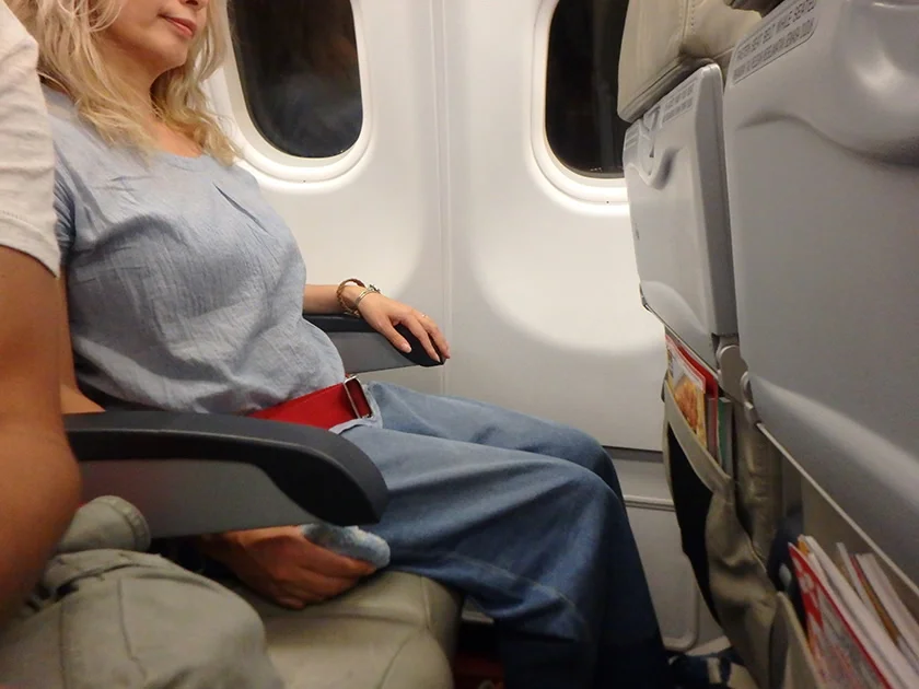 【LCCエアアジアでハワイ！初就航便で格安ハワイ旅行記 ブログ 07】エアアジアX・ハワイ線の機内の座席の様子レポート。