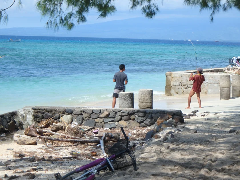 [インドネシアのパリピ秘境・ギリ島旅行記32] デカイ魚が釣れた。食えんのかな?これ。