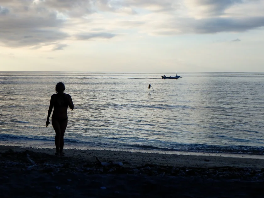 [インドネシアのパリピ秘境・ギリ島旅行記33] ビーチでバカンスモード、、、げ、、寝ちゃった。