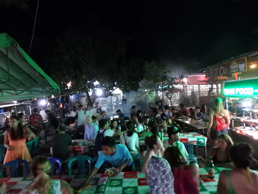 [インドネシアのパリピ秘境・ギリ島旅行記34] ギリ・トラワンガン島のナイトマーケット(前編)