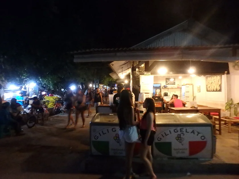 [インドネシアのパリピ秘境・ギリ島旅行記35] ギリ・トラワンガン島のナイトマーケット(後編)