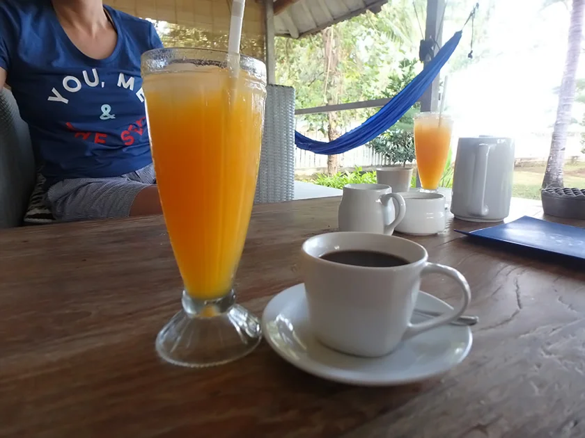 [インドネシアのパリピ秘境・ギリ島旅行記36] あれ?朝食のスイカは甘い。