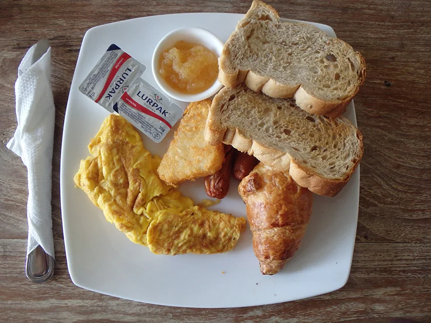 [インドネシアのパリピ秘境・ギリ島旅行記36] あれ?朝食のスイカは甘い。