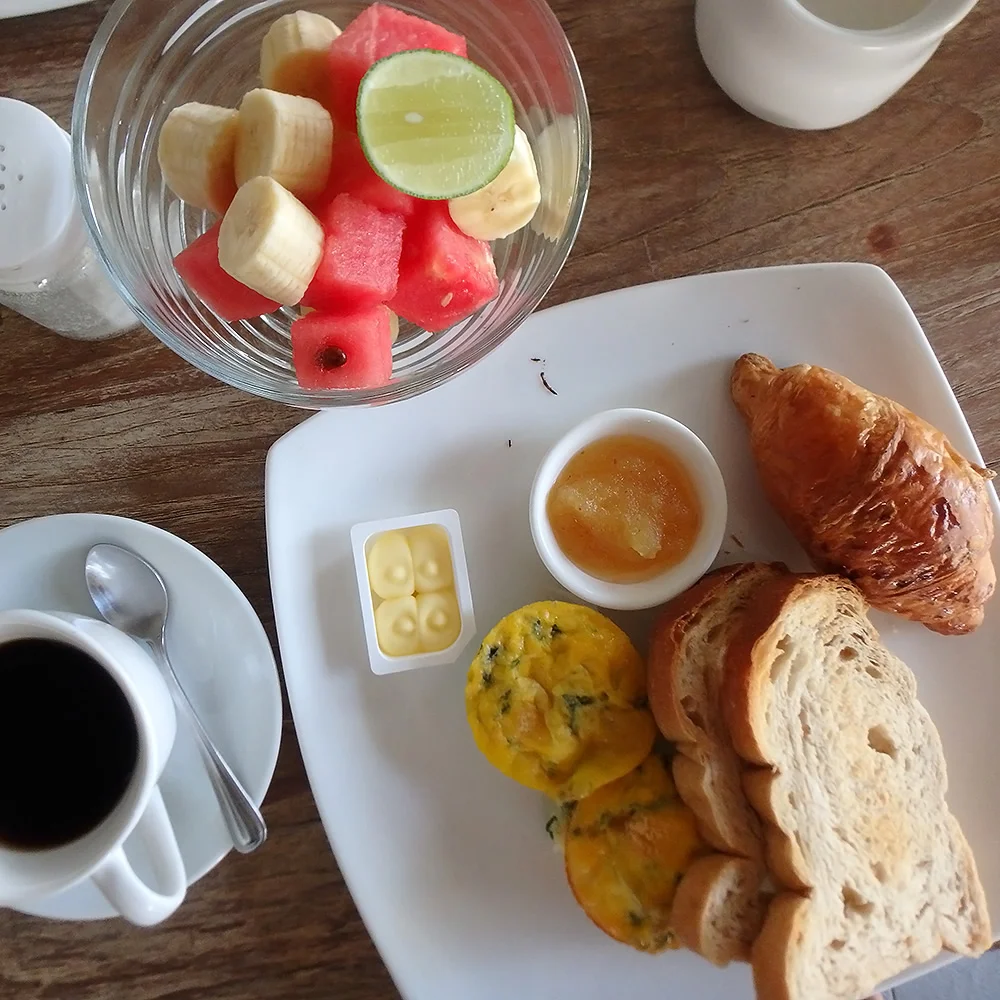 [インドネシアのパリピ秘境・ギリ島旅行記36] あれ?朝食のスイカは甘い。