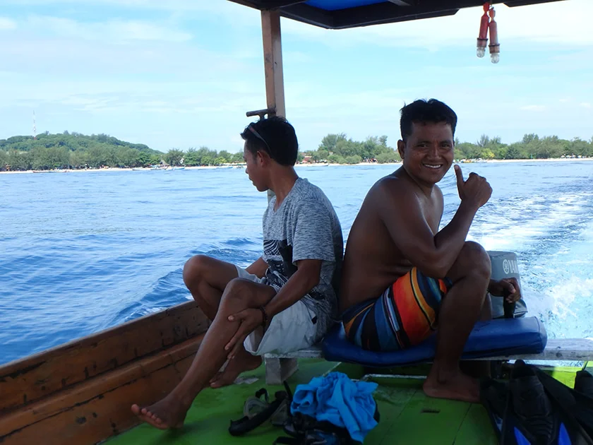 [インドネシアのパリピ秘境・ギリ島旅行記37] まずは近場でシュノーケルで、いきなりウミガメに遭遇。