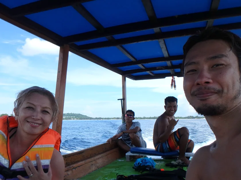 [インドネシアのパリピ秘境・ギリ島旅行記38] ギリ島のアイランドホッピング・ボートシュノーケル