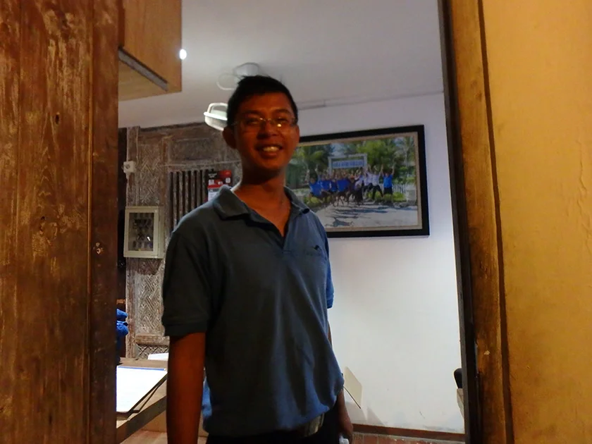 [インドネシアのパリピ秘境・ギリ島旅行記49] スコール発生。ミヅキは夕食後にダウン、、、。