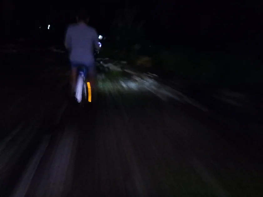 [インドネシアのパリピ秘境・ギリ島旅行記50] ギリ・トラワンガン島の週末の夜。クラブ RUDY’S PUBへ。
