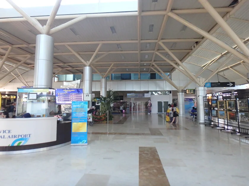 [インドネシアのパリピ秘境・ギリ島旅行記59] ロンボク国際空港の中の様子。