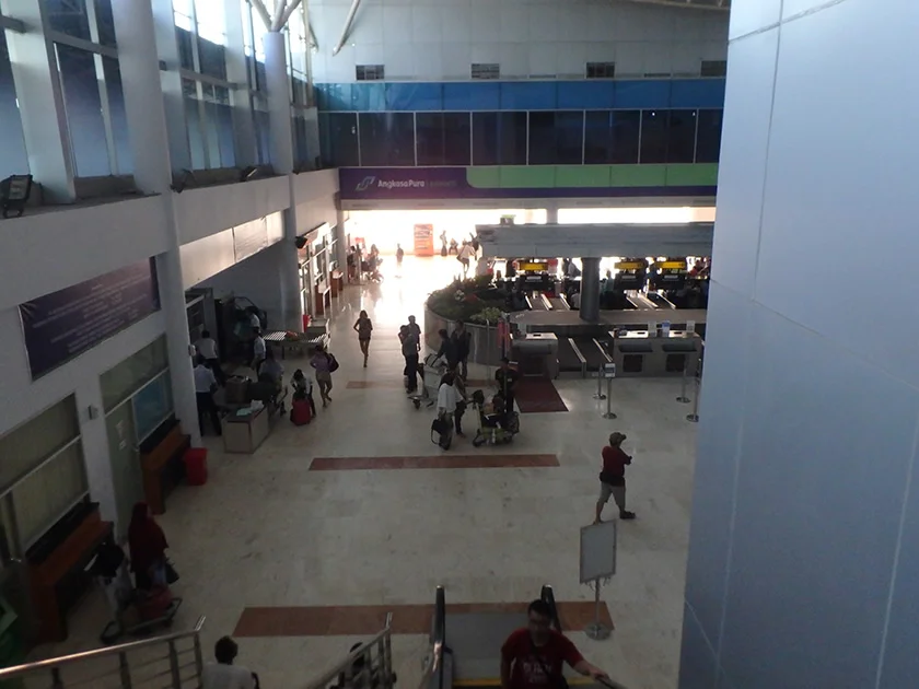 [インドネシアのパリピ秘境・ギリ島旅行記59] ロンボク国際空港の中の様子。