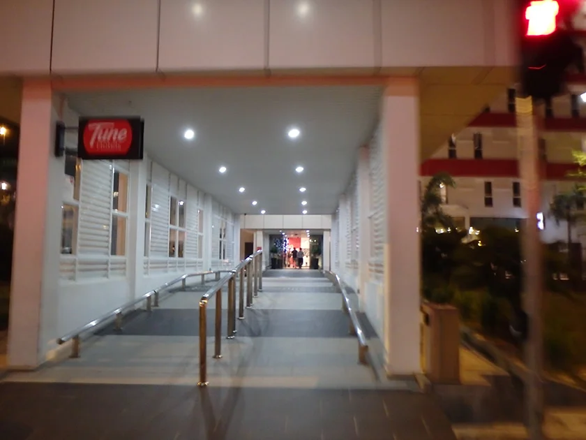 [インドネシアのパリピ秘境・ギリ島旅行記62] KLIA2空港からチューンホテルへの行き方・夜の図解編