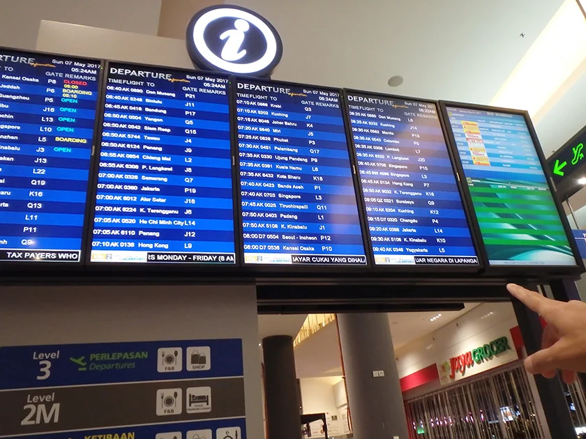 [インドネシアのパリピ秘境・ギリ島旅行記63] KLIA2は朝から人でごった返している。LCCパワー恐るべし。
