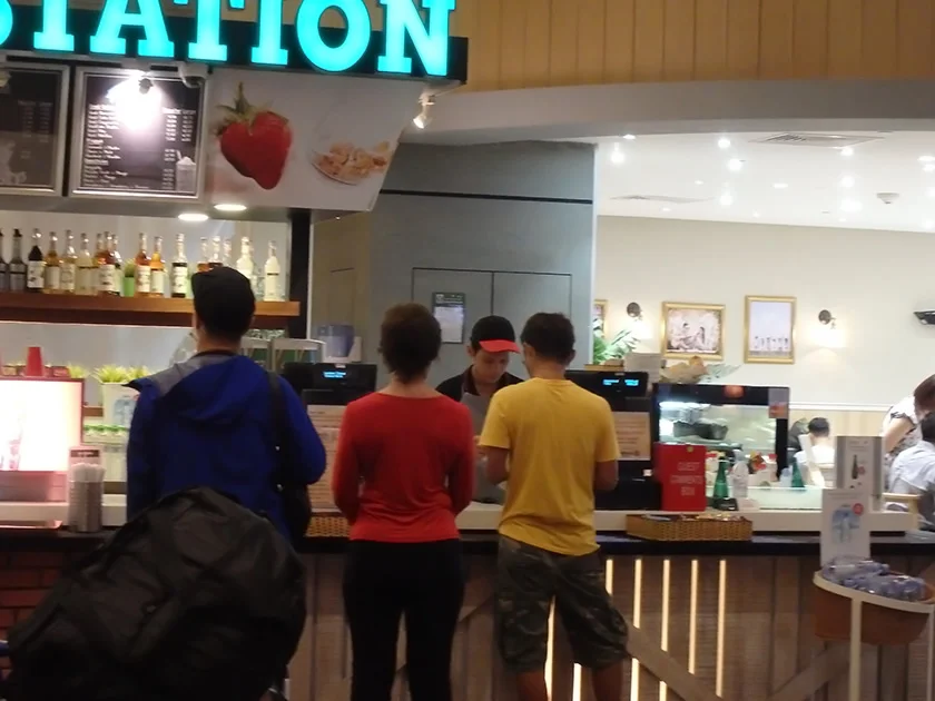 [インドネシアのパリピ秘境・ギリ島旅行記64] え!?何食ってもええんやろ?