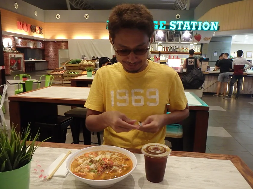 [インドネシアのパリピ秘境・ギリ島旅行記64] え!?何食ってもええんやろ?