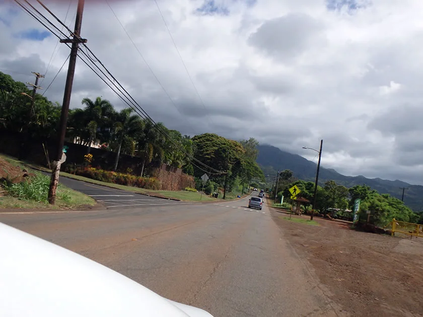 [エアアジアで行く激安ハワイ旅行記31] ハワイのドライブは気持ち良すぎる。あ!?車が突っ込んでった!!事故や(汗)