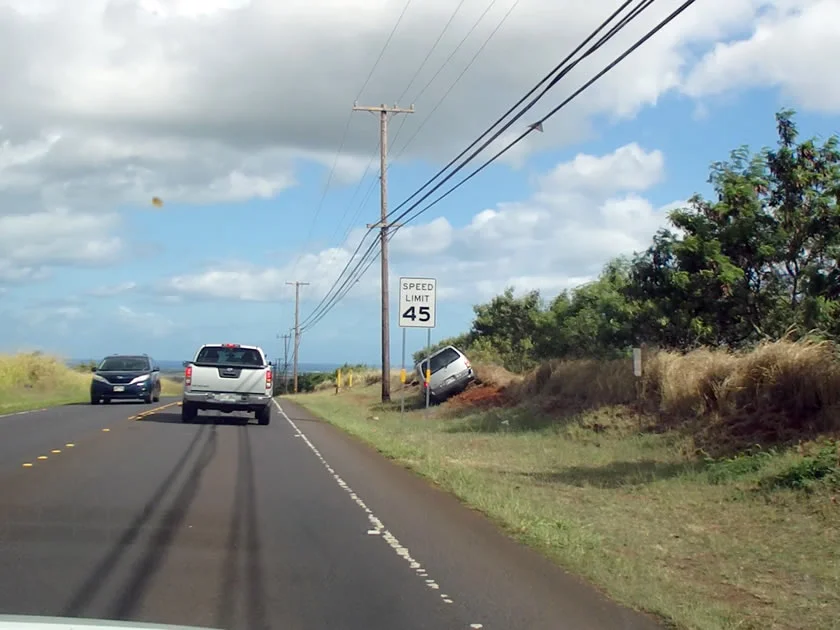[エアアジアで行く激安ハワイ旅行記31] ハワイのドライブは気持ち良すぎる。あ!?車が突っ込んでった!!事故や(汗)