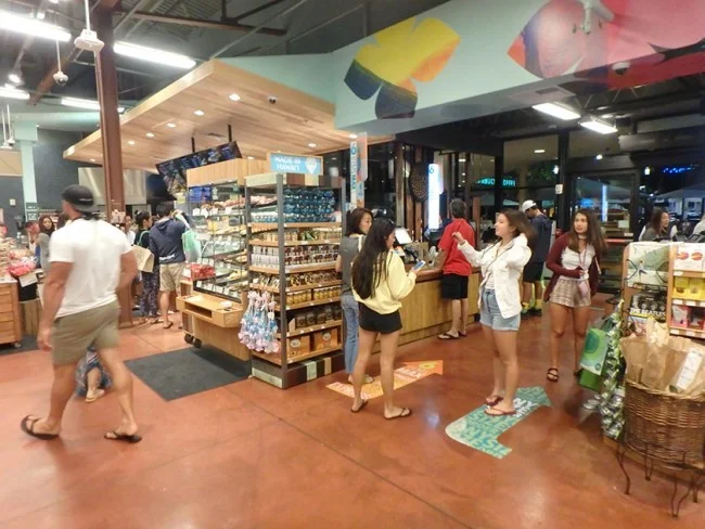 [エアアジアで行く激安ハワイ旅行記34] ホールフーズマーケット@カハラモールで明日の朝食を買って、帰り道ケンカしながら帰る。