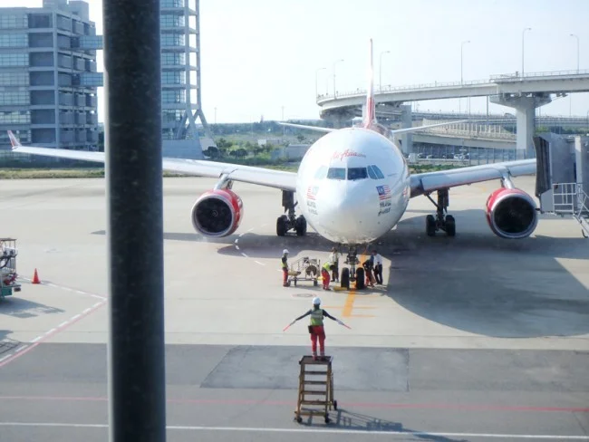 [タイの秘境・ピピ島とプーケットを巡る旅行記9] エアアジアX D7 537便は少し遅れてる?