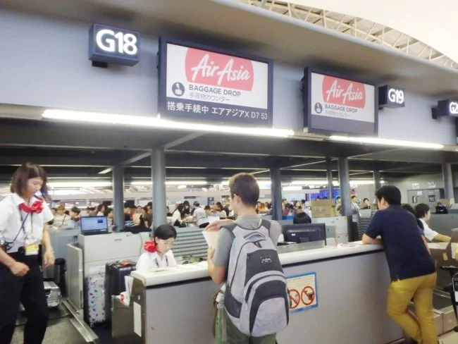 [タイの秘境・ピピ島とプーケットを巡る旅行記8] お盆の関空はチェックインカウンターも長蛇の列。