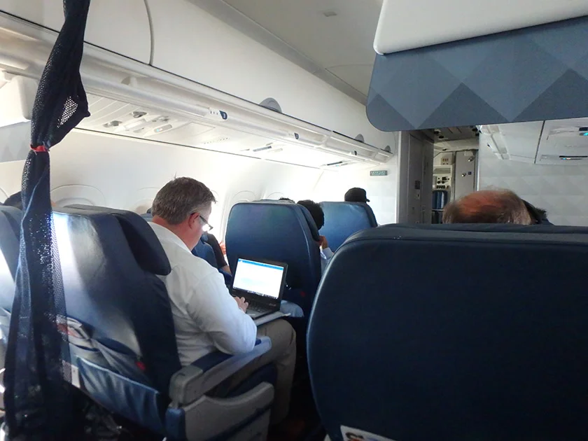 [片道1万円！？激安サンフランシスコ旅行記13] デルタ航空・アメリカ国内線の搭乗記レポート。フライト1時間でも軽食が出てくる!