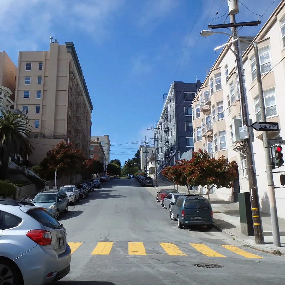 [片道1万円！？激安サンフランシスコ旅行記17] サンフランシスコはUBER(ウーバー)の本拠地だけあって、山のようにUBER車が走っている。