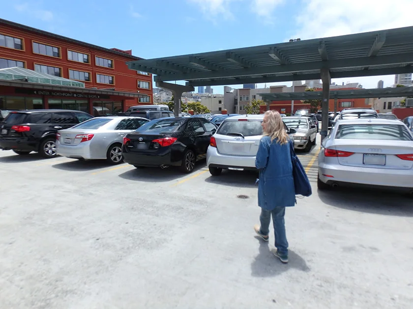 [片道1万円！？激安サンフランシスコ旅行記28] フィッシャーマンズワーフ近くのショッピングセンター駐車場に車を停める。