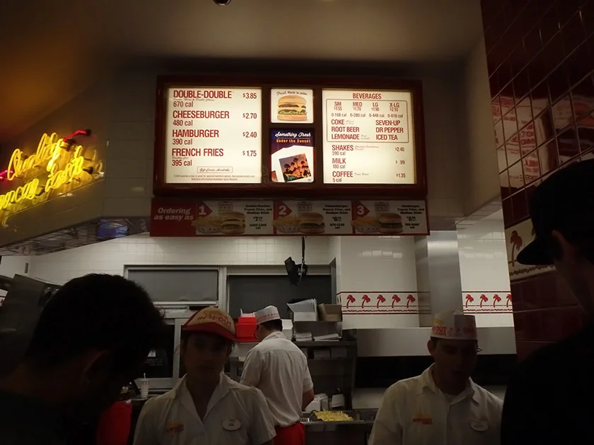 [片道1万円！？激安サンフランシスコ旅行記40] 完全アウェーな地元のハンバーガーショップ「In-N-Out Burger」