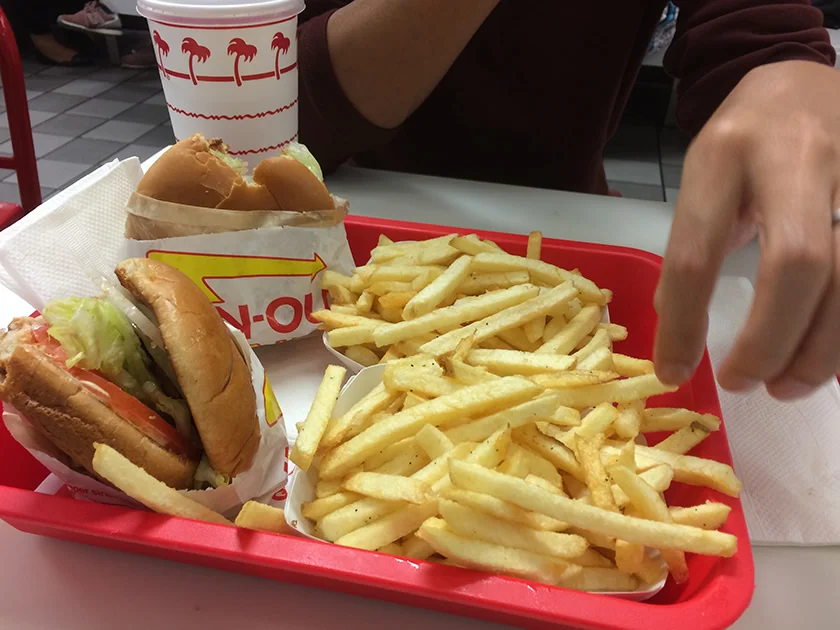 [片道1万円！？激安サンフランシスコ旅行記40] 完全アウェーな地元のハンバーガーショップ「In-N-Out Burger」