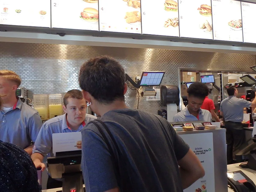 [片道1万円！？激安サンフランシスコ旅行記54] ファストフード店「Chick-fil-A」で昼飯を買って帰る。