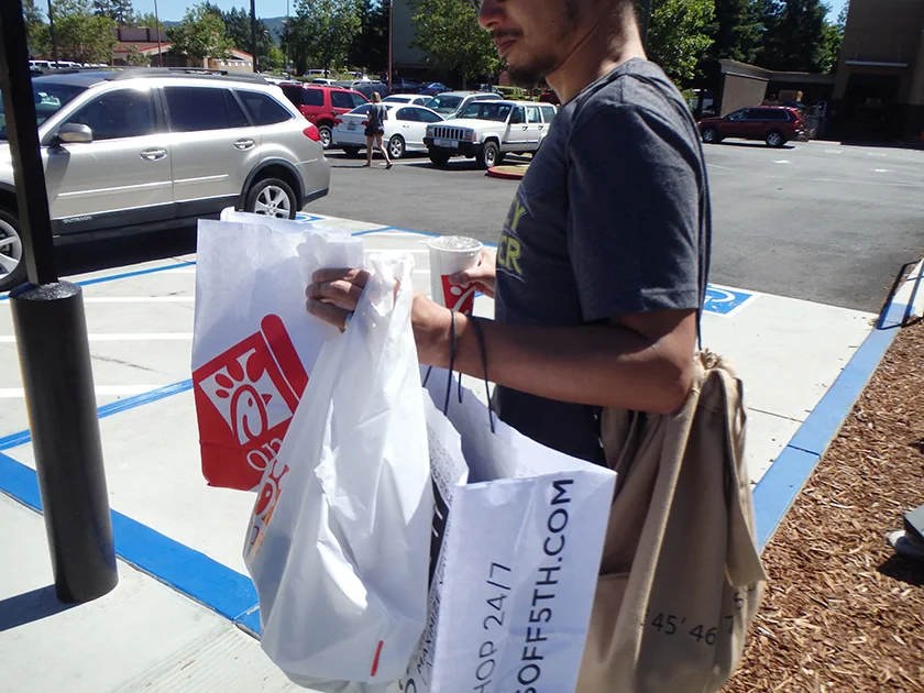 [片道1万円！？激安サンフランシスコ旅行記54] ファストフード店「Chick-fil-A」で昼飯を買って帰る。