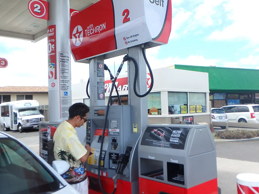 アメリカのガソリンスタンドで日本のクレジットカードは使用できる？