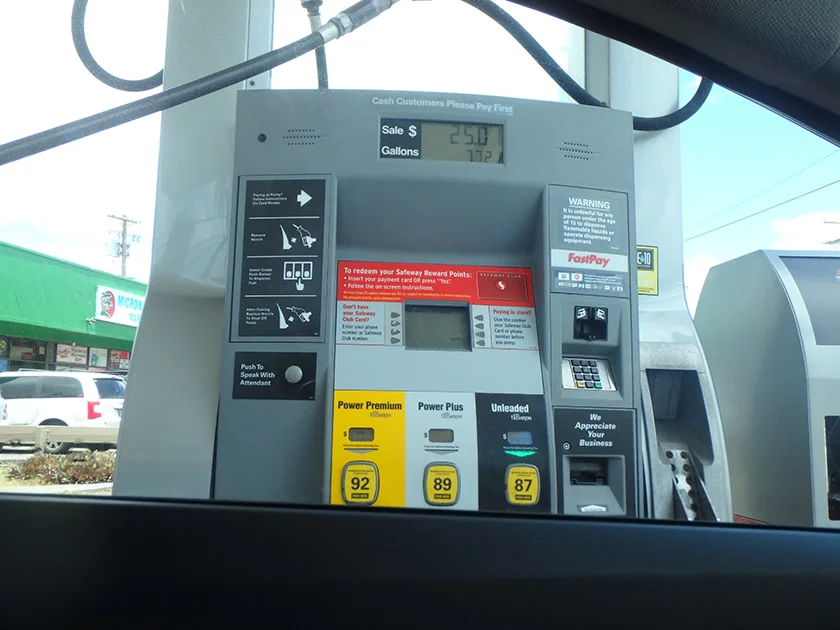 アメリカのガソリンスタンドで日本のクレジットカードは使用できる？