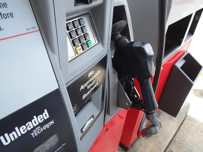 アメリカのガソリンスタンドで日本のクレジットカードは使用できる？
