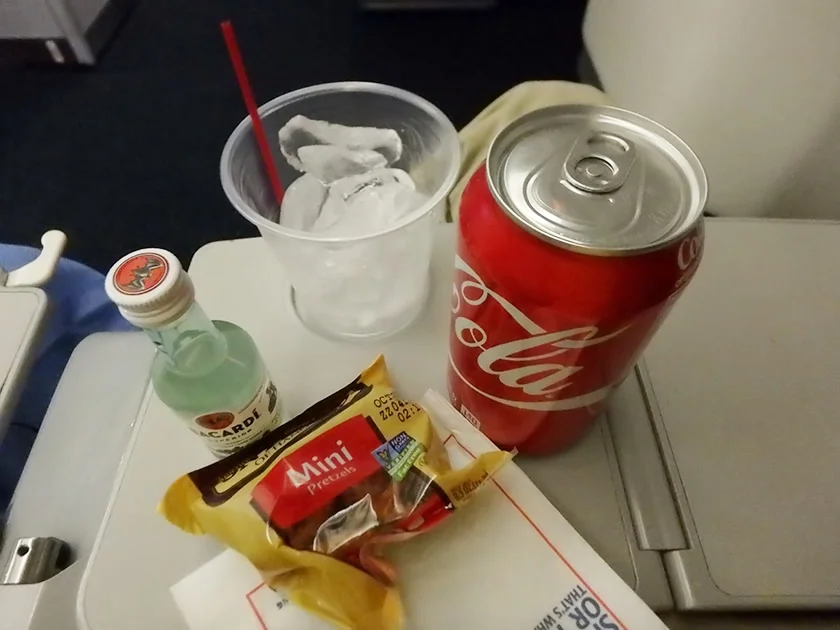 [片道1万円！？激安サンフランシスコ旅行記62] デルタ航空 DL007便(B777)の機内の様子と機内食・搭乗記レビュー。