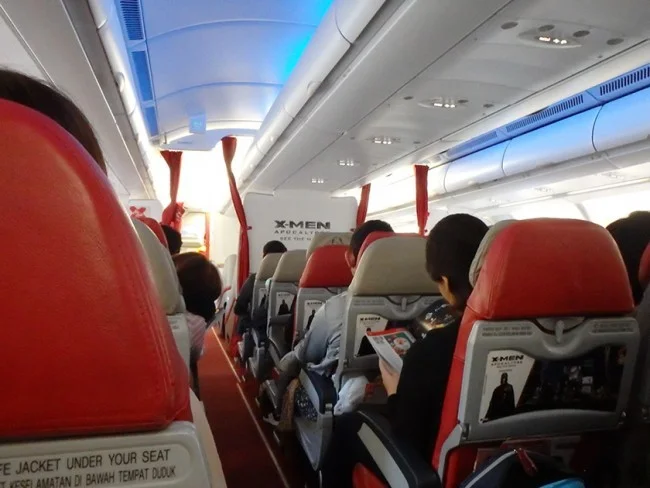 [タイの秘境・ピピ島とプーケットを巡る旅行記10] エアアジアのクアラルンプール行きA330-300の機内の様子と搭乗記レポート