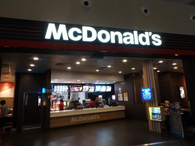 [タイの秘境・ピピ島とプーケットを巡る旅行記13] 仕方がない、、、バーガーキングでセット頼もう。。。