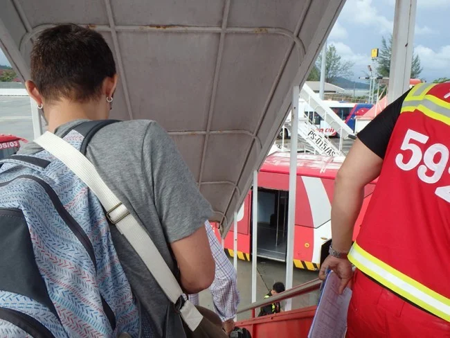 [タイの秘境・ピピ島とプーケットを巡る旅行記15] エアアジアの短距離路線の機材A320-200搭乗記レポート