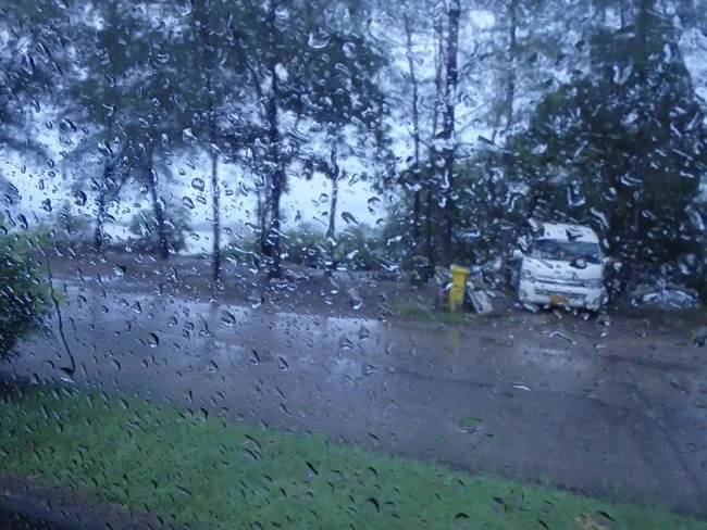 [タイの秘境・ピピ島とプーケットを巡る旅行記17] ピピ島に渡る 雨のラッサダ港に到着。