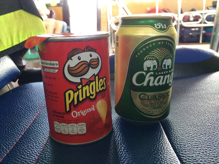 [タイの秘境・ピピ島とプーケットを巡る旅行記19] チャオコーフェリーで約2時間のクルージング。ピピ島が見えてきた!