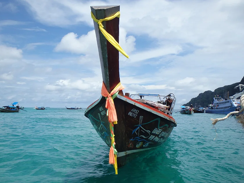 [タイの秘境・ピピ島とプーケットを巡る旅行記21] シャトルボートで約30分。ピピ・リラックスビーチリゾートにやって来たぞ♪