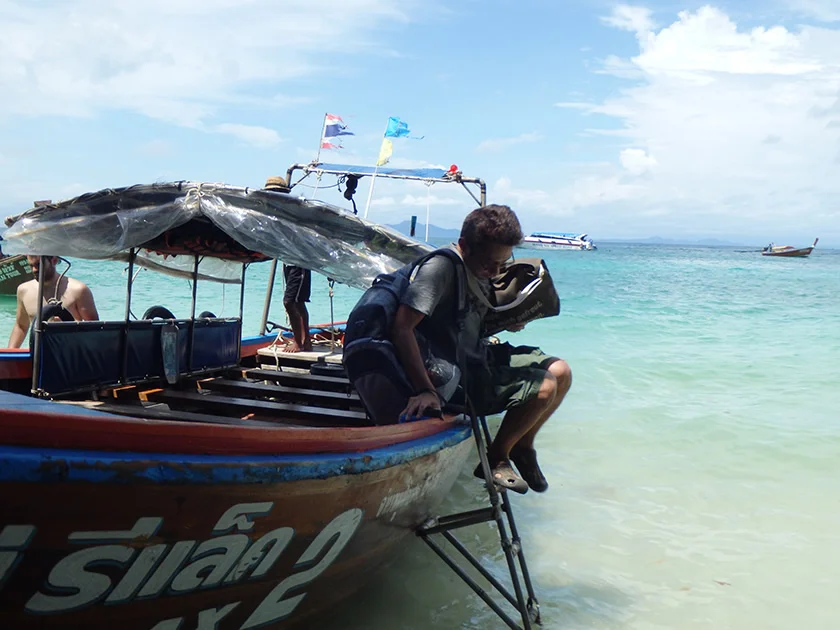 [タイの秘境・ピピ島とプーケットを巡る旅行記21] シャトルボートで約30分。ピピ・リラックスビーチリゾートにやって来たぞ♪