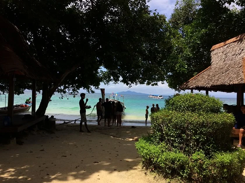 [タイの秘境・ピピ島とプーケットを巡る旅行記22] ピピ・リラックス・ビーチリゾートのビーチフロントのお部屋♪